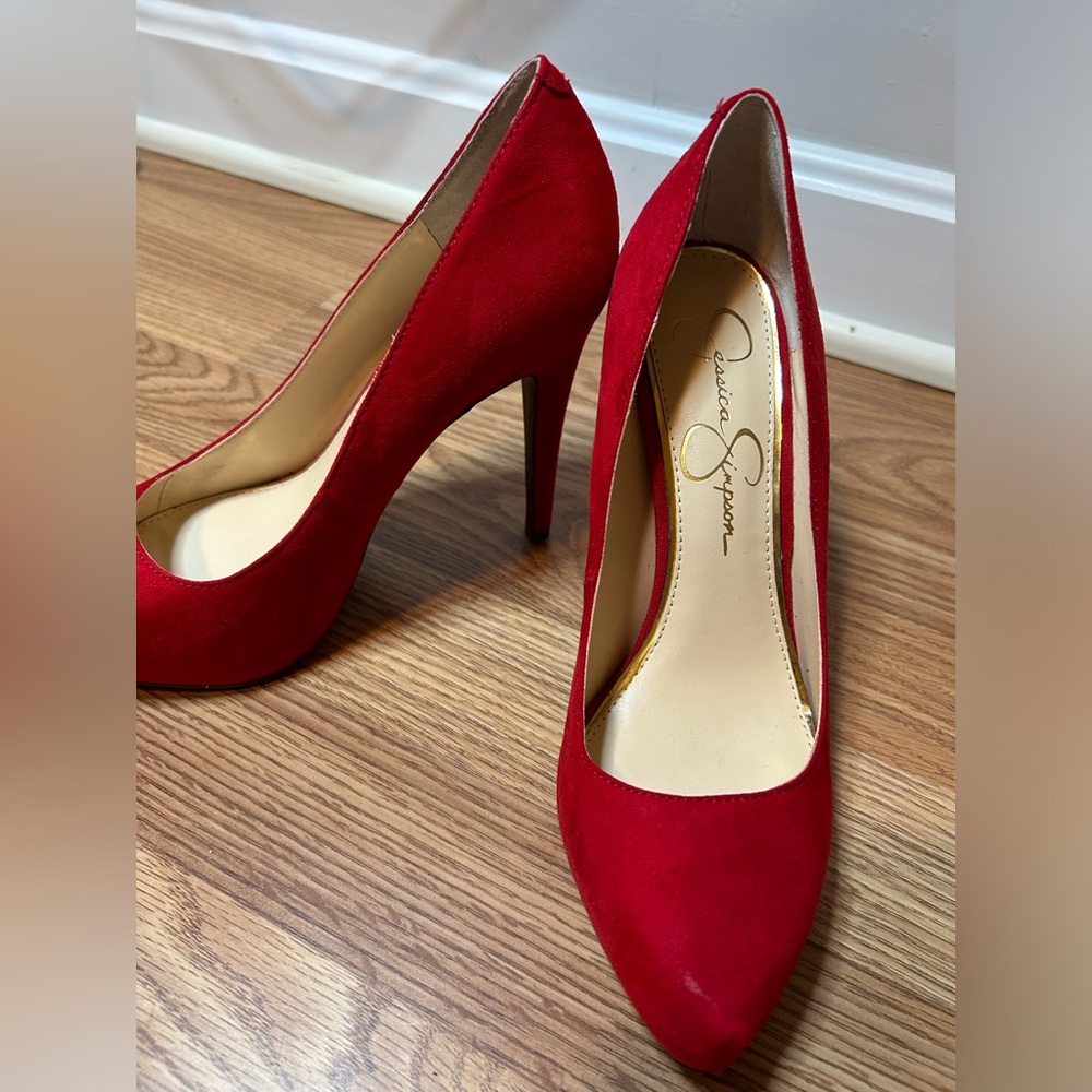 Gorgeous, statement piece red Jessica Simpson pumps